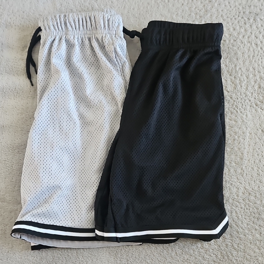 Old Navy Size Large Boys Black and White Mesh Basketball Shorts